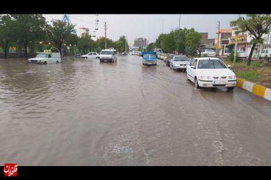 بارش باران سیل آسا و آبگرفتگی معابر در میانه
