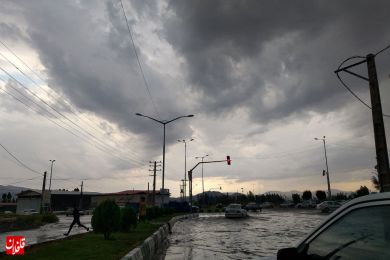 بارش باران سیل آسا و آبگرفتگی معابر در میانه