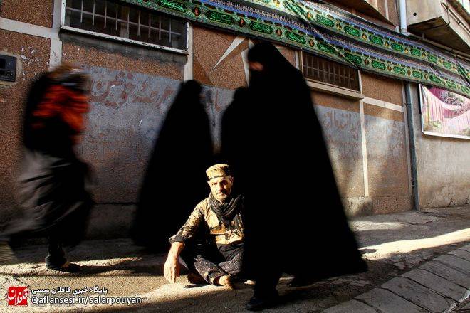 آئین (باشی کوللی) گِل مالی در شهر میانه