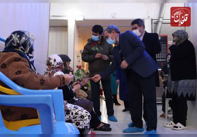 همزمان با روز مادر، فرماندار ویژه میانه به دیدار مادران سالخورده در خانه سالمندان رفت