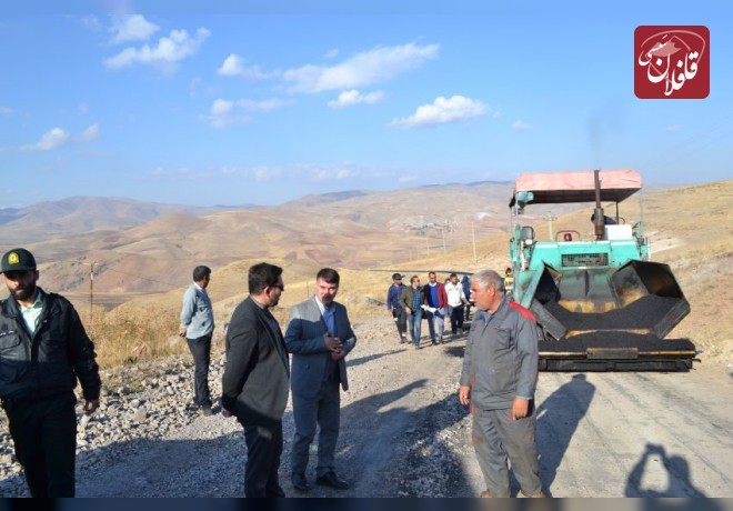 بازدید بخشدار کندوان و رئیس اداره راهداری از پروژه آسفالت روستای هفت چشمه