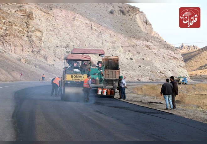 فرماندار ویژه میانه از پروژه روکش آسفالت و لکه گیری در محور میانه-تبریز بازدید کرد