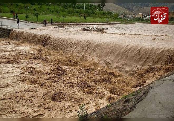 جاری شدن سیل در بستان آباد و آبگرفتگی خانه های روستایی