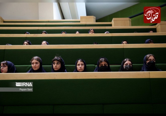 حضور دانش‌آموزان دختر در صحن علنی مجلس