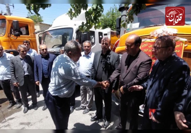 تحویل سه دستگاه کمپرسی به دهیاری های بخش کاغذکنان میانه