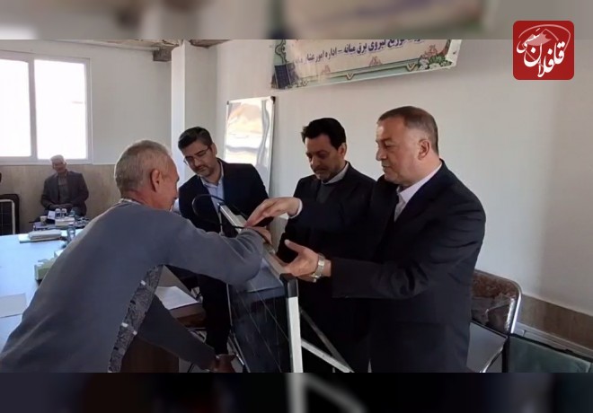 ۳۸ سامانه خورشیدی قابل حمل تحویل عشایر شهرستان شد